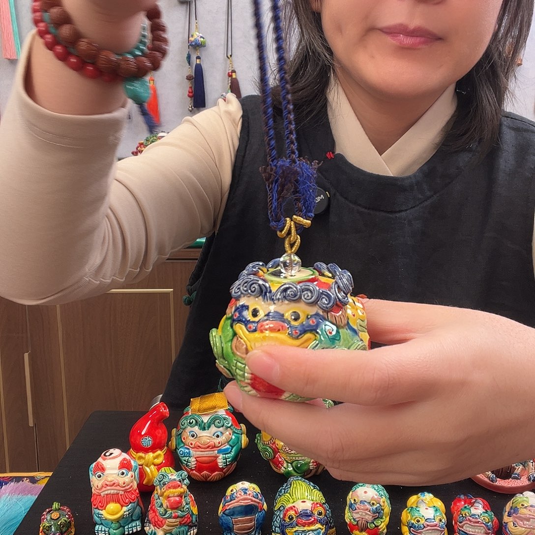 软陶交趾陶三面风狮爷挂饰