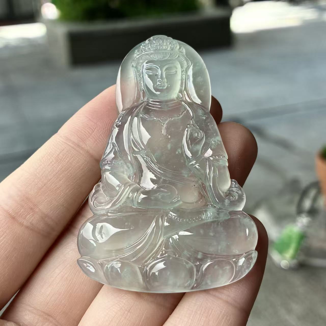 天然a货缅甸翡翠尺寸59.5/37.2/4.6 高冰蓝底观音吊坠，种好起光