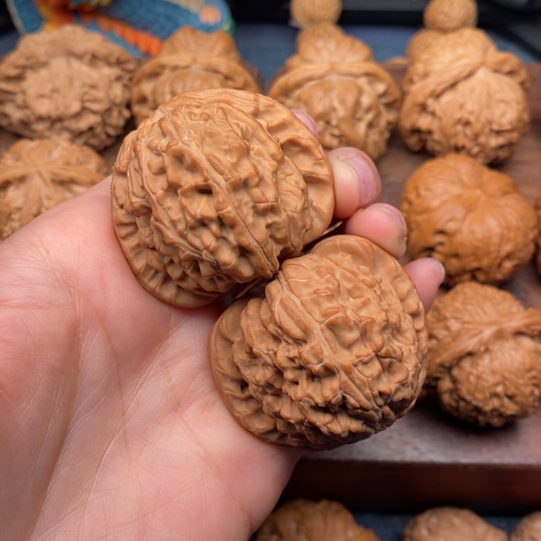 文玩核桃把件43全品，原桩球白