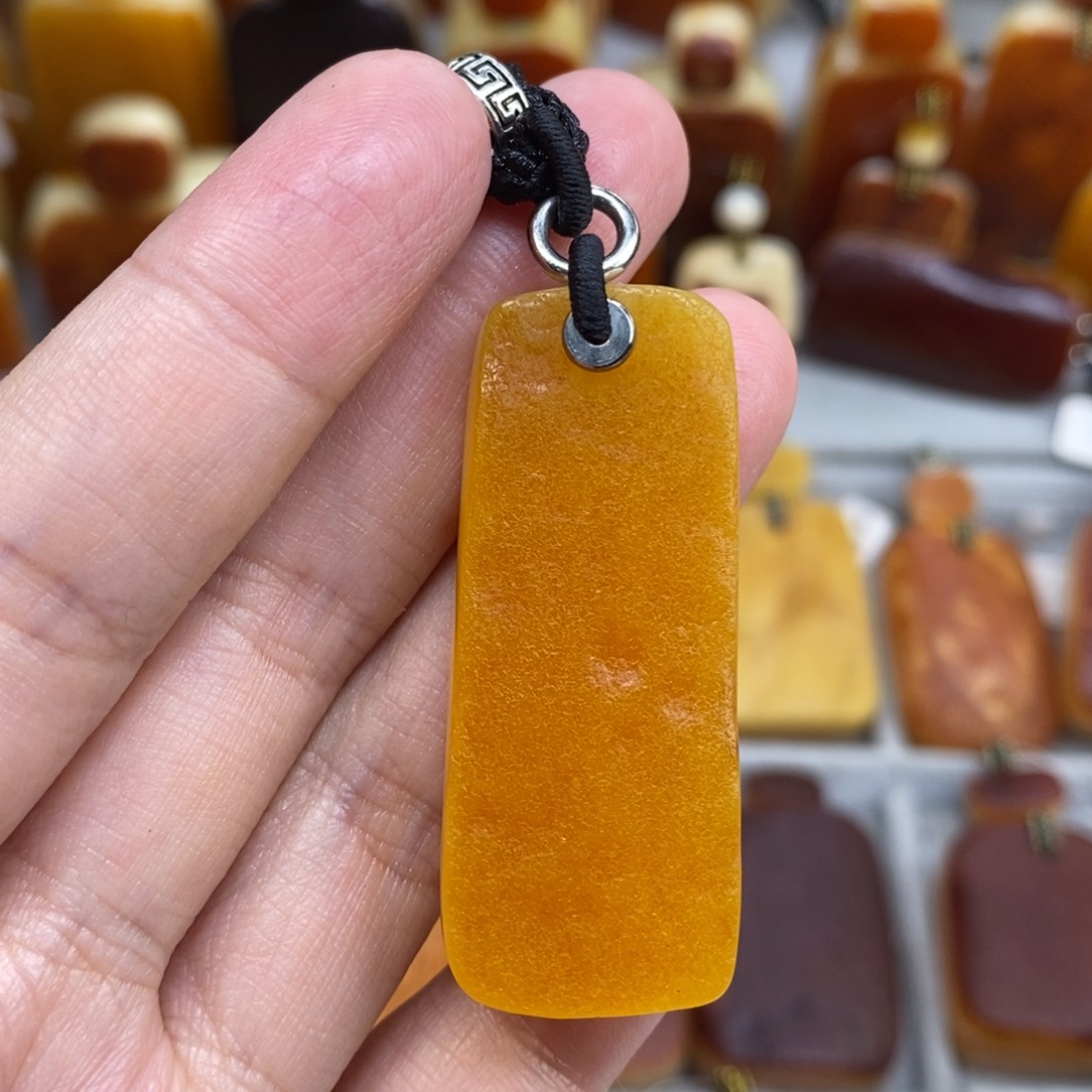 蜜蜡未镶嵌珠宝奇石