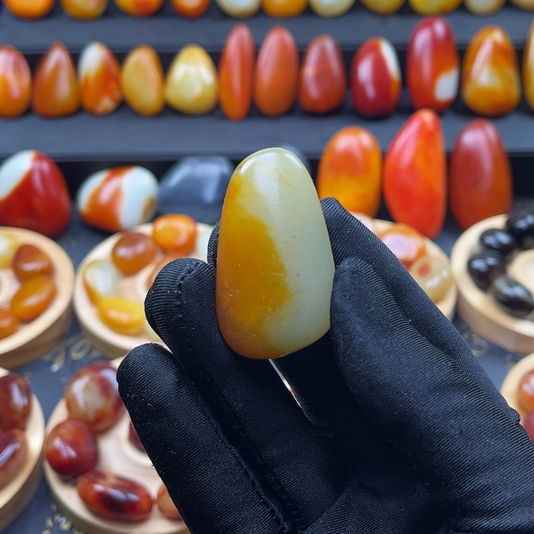 和田玉未镶嵌吊坠(赠链)