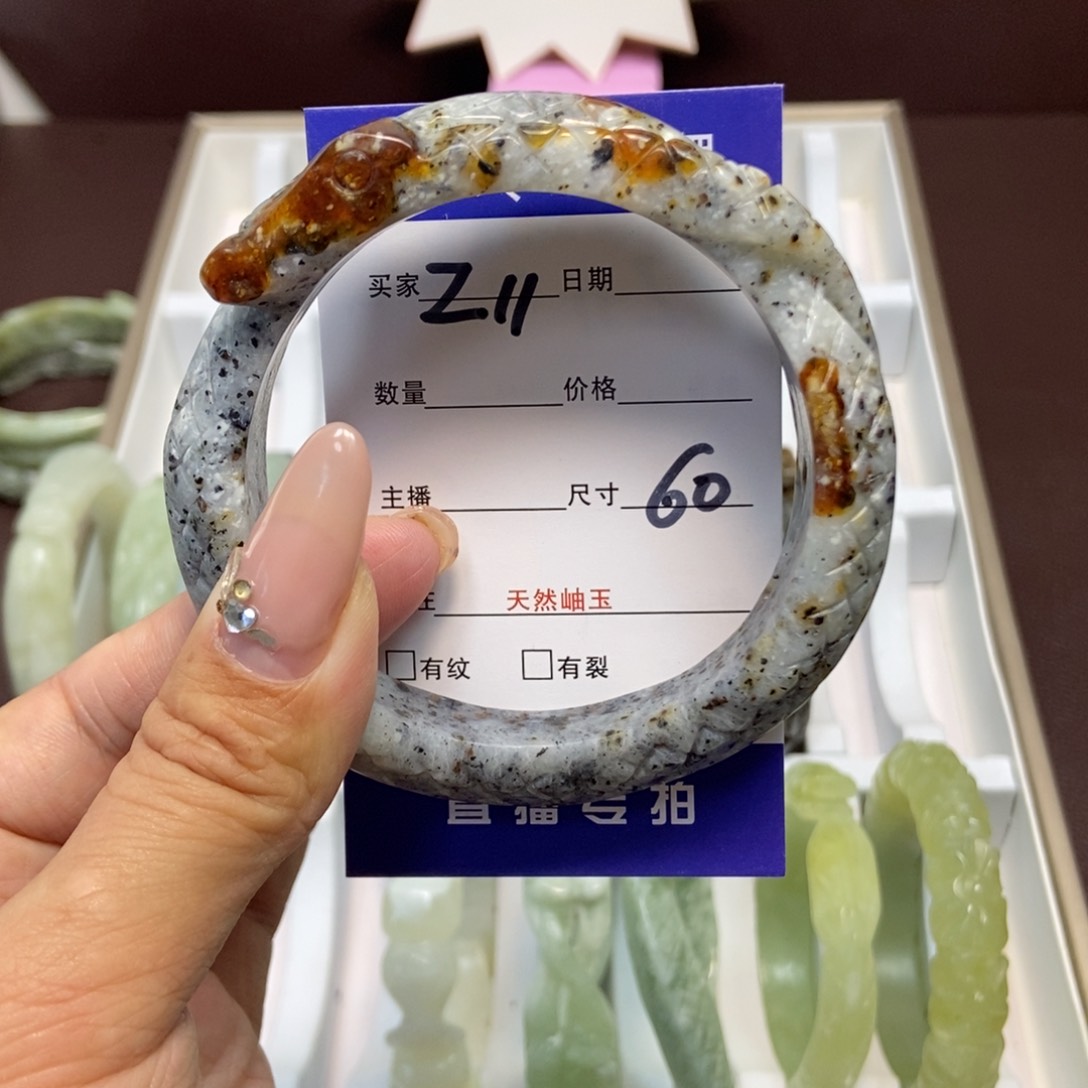 蛇纹石玉手镯未镶嵌