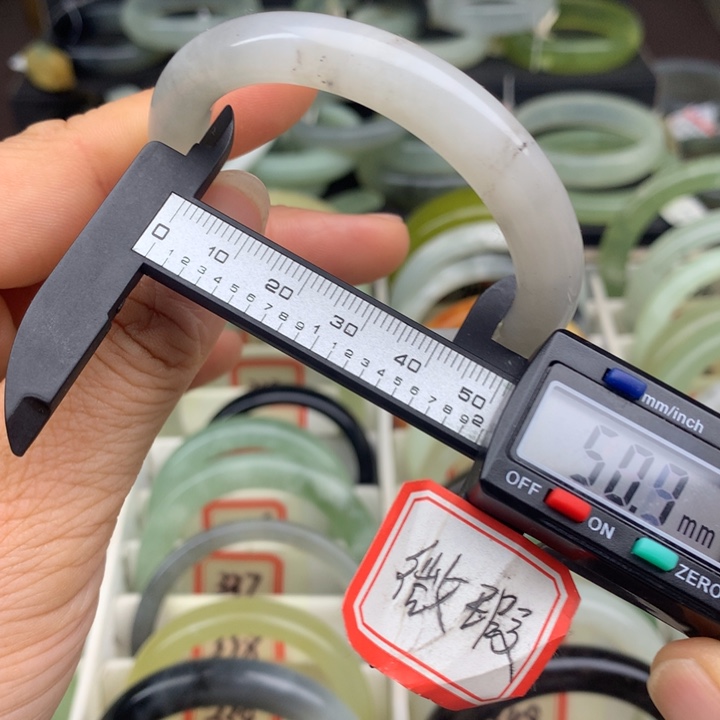 蛇纹石玉未镶嵌手镯360