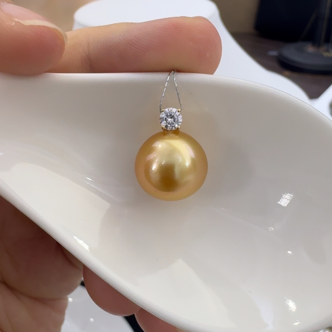 未镶嵌海水珍珠颈饰