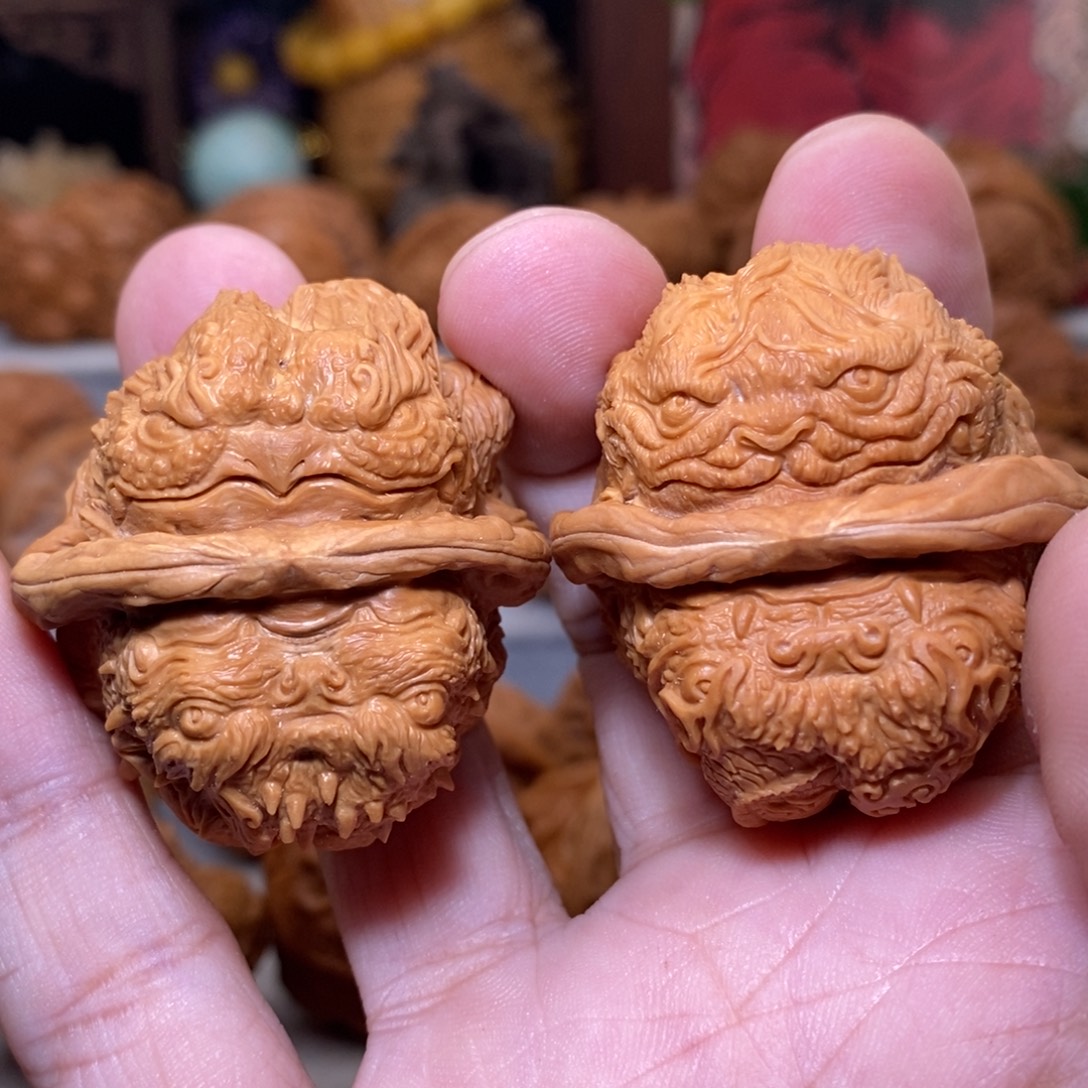 沐***露文玩核桃把件纯手工雕刻四项金蟾