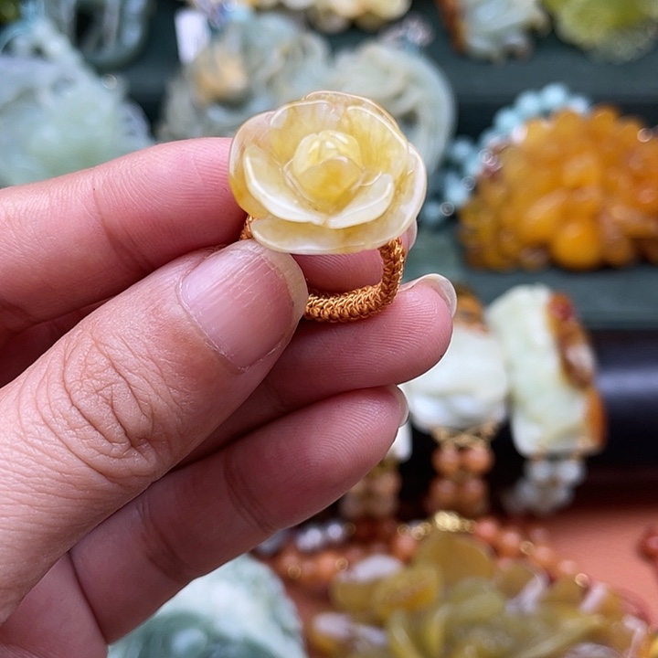 蛇纹石玉吊坠未镶嵌