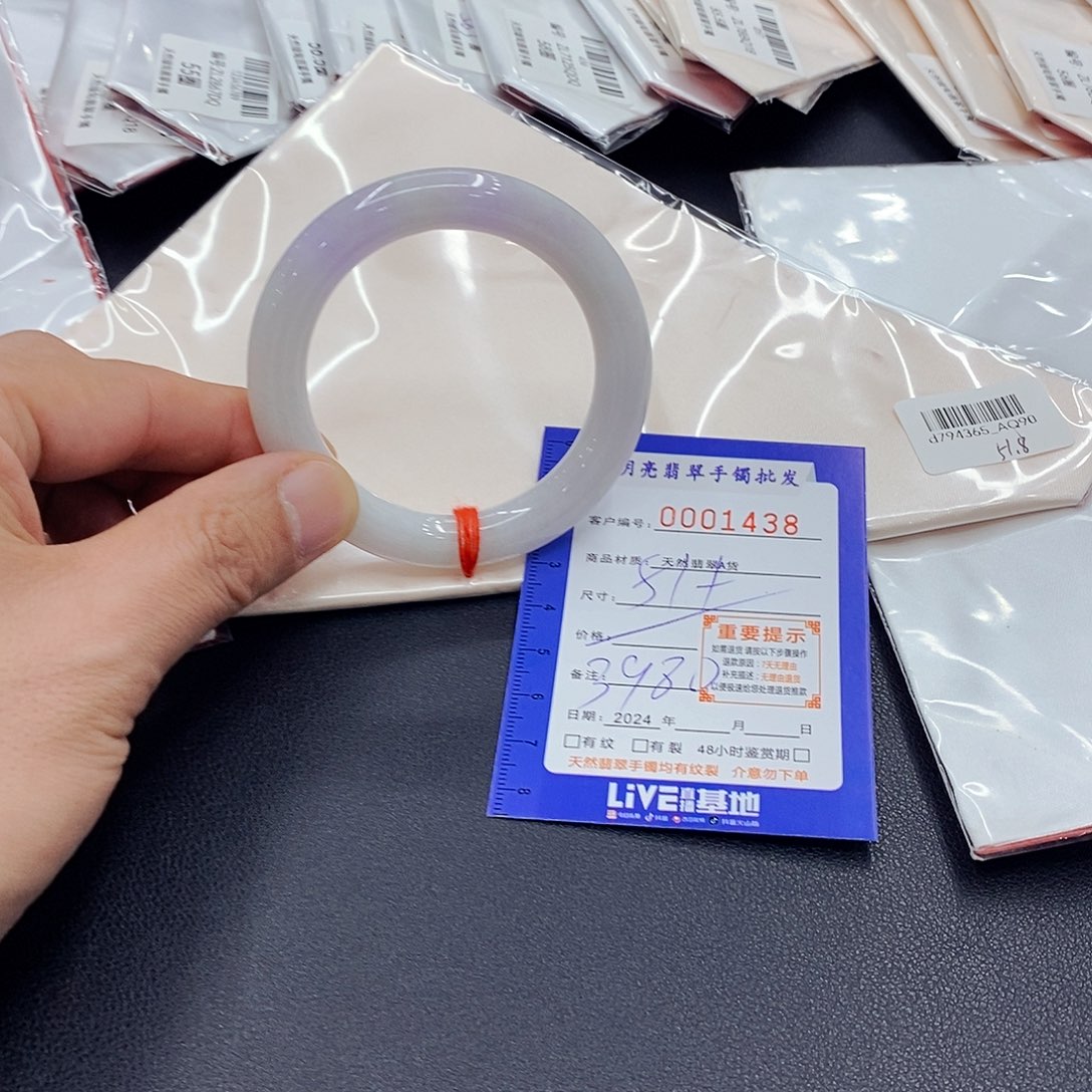 翡翠手镯未镶嵌翡翠手镯