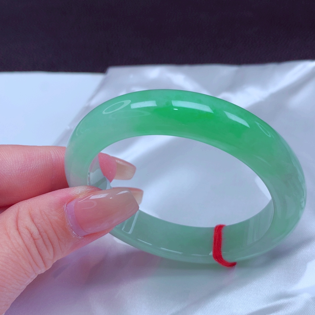 翡翠手镯未镶嵌手镯