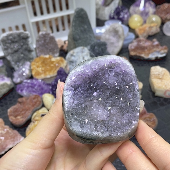 水晶珠宝半成品未镶嵌紫晶簇