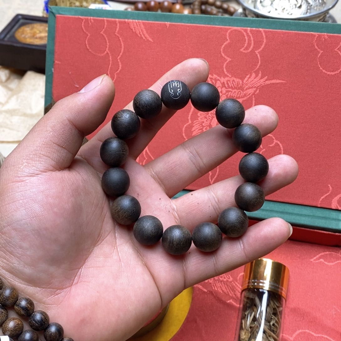 大叶紫檀（黑酸枝木类）