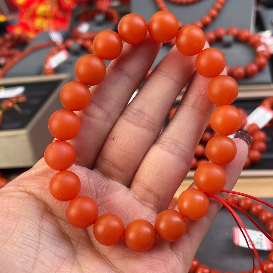 南红玛瑙手串未镶嵌杏**蝶