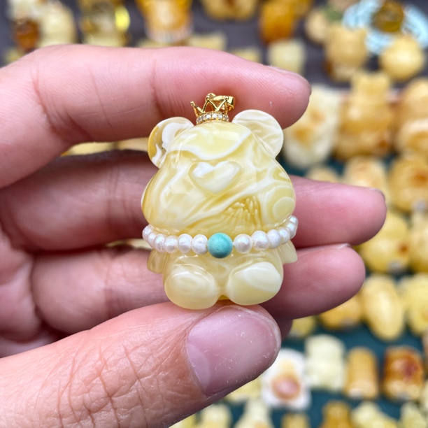 天然原矿琥珀蜜蜡金瓷妖花小熊（抖音基地发货带证书）