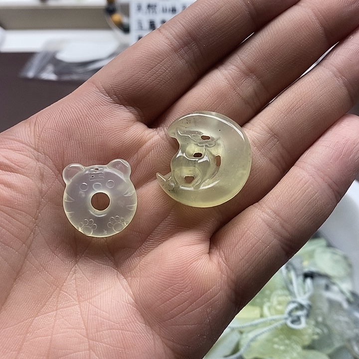 蛇纹石玉未镶嵌颈饰