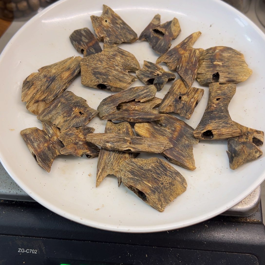 肥***强沉香碎屑沉香金沙叶原材料50克