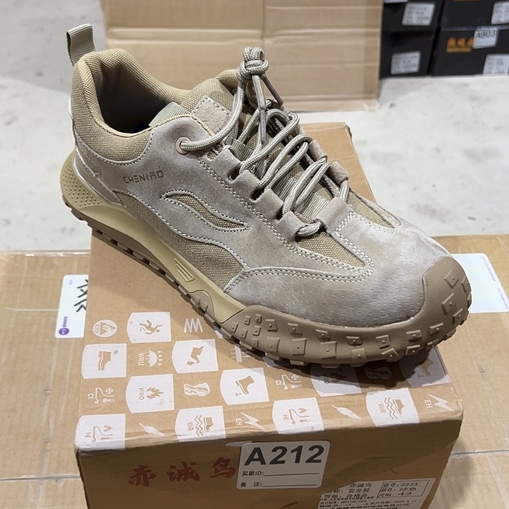 编码212号。43码防砸防刺劳保鞋。