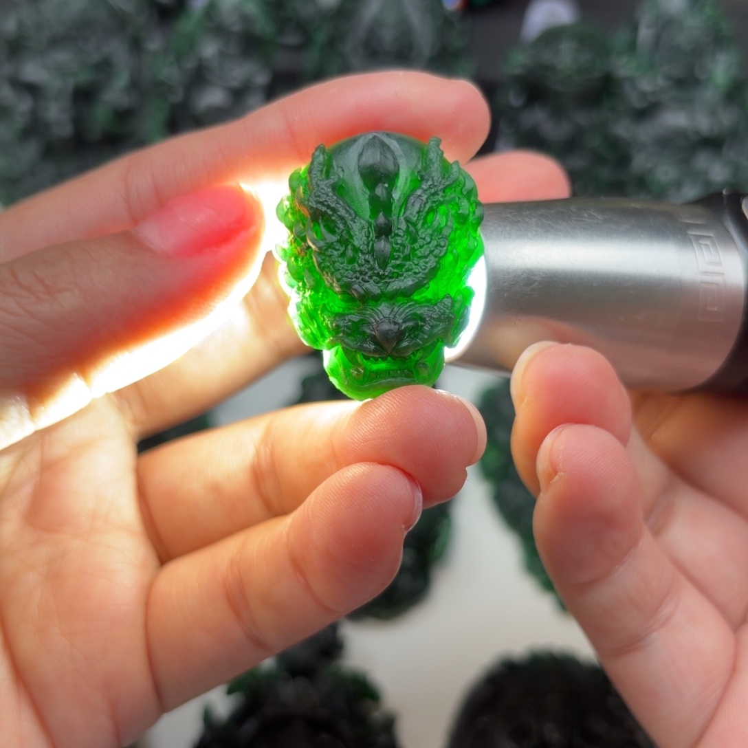 定制翡翠未镶嵌龙头