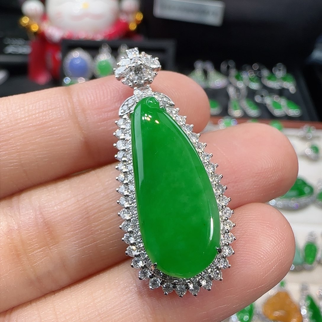 翡翠吊坠(不含链)18K金镶嵌