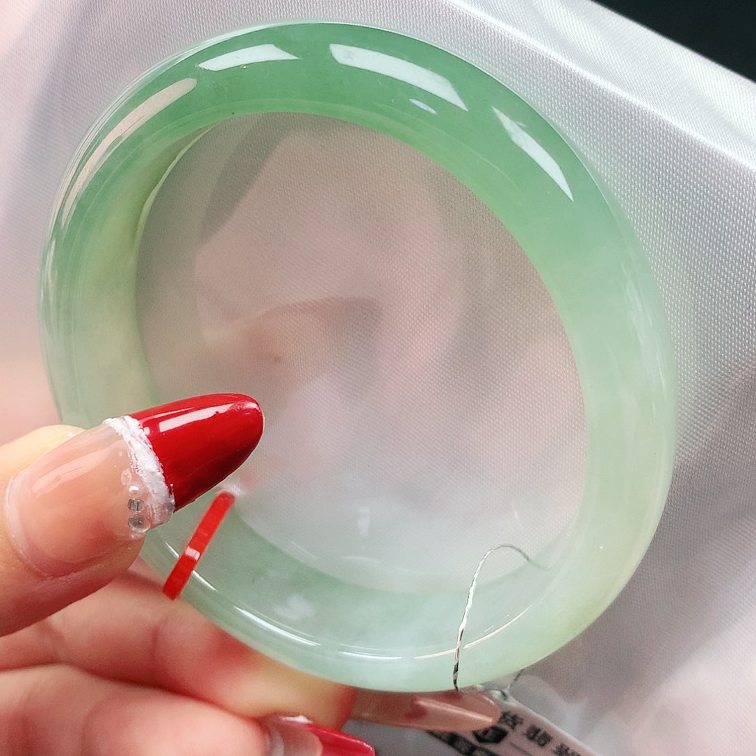 翡翠手镯未镶嵌55贵