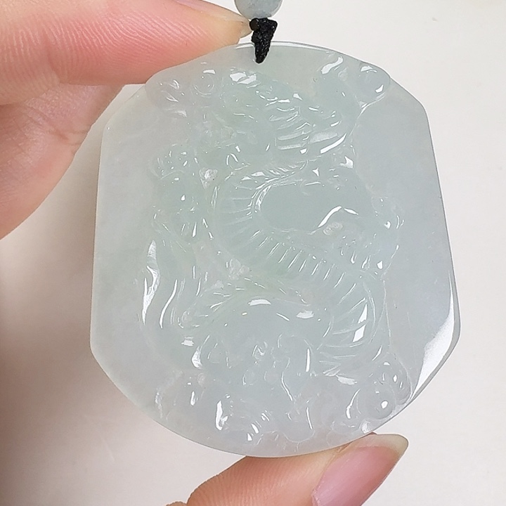 翡翠未镶嵌颈饰龙牌