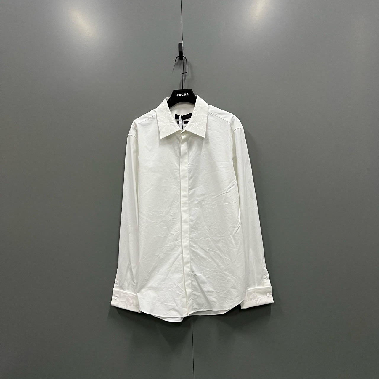 99新 LouisVuitton/路易威登 （bb）206 领口亮片logo衬衫 43码