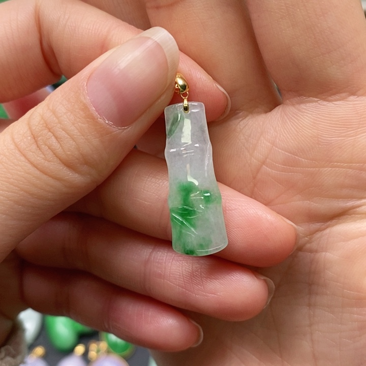 翡翠颈饰未镶嵌吊坠