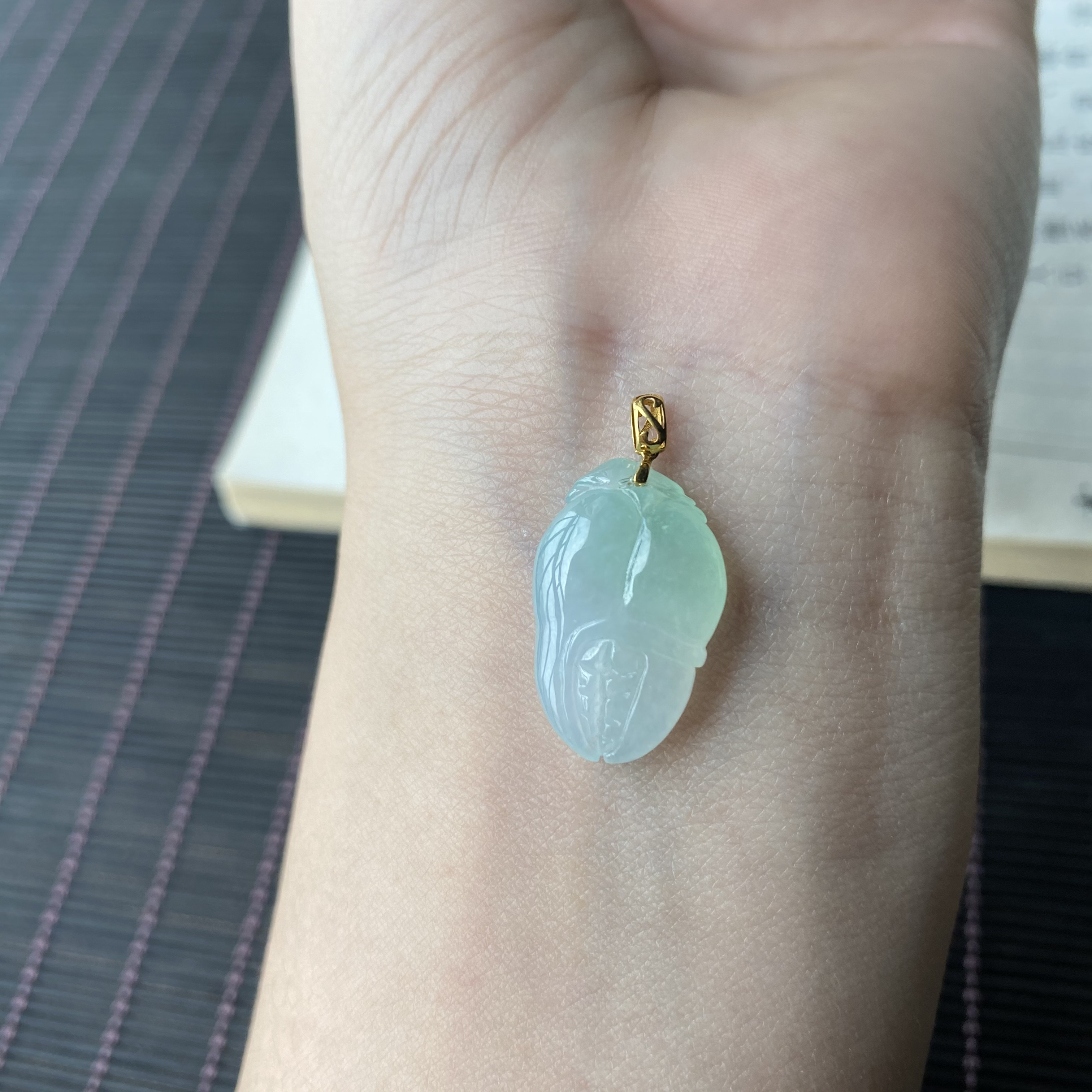 天然翡翠带绿蟹钳