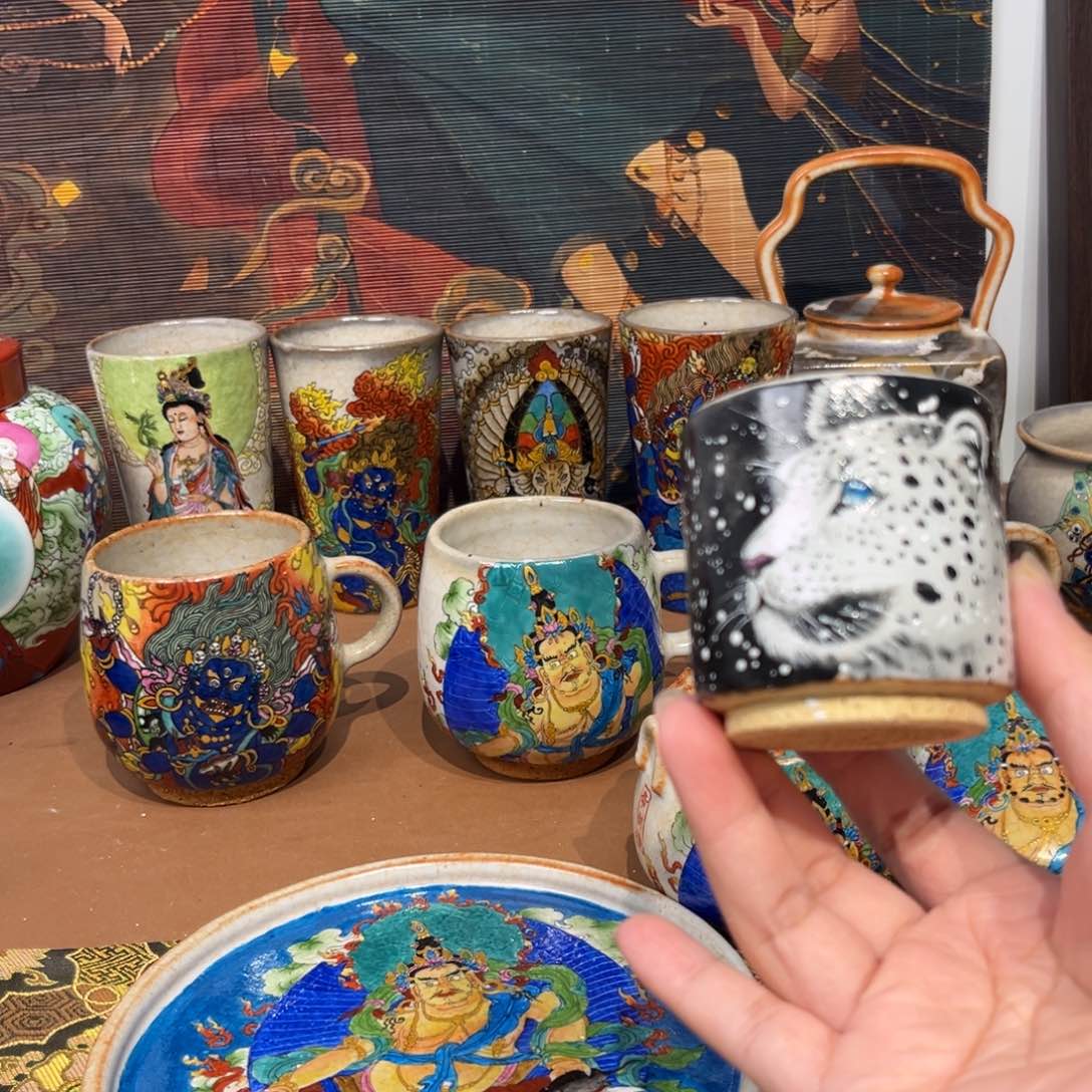 手工手绘雪豹茶杯