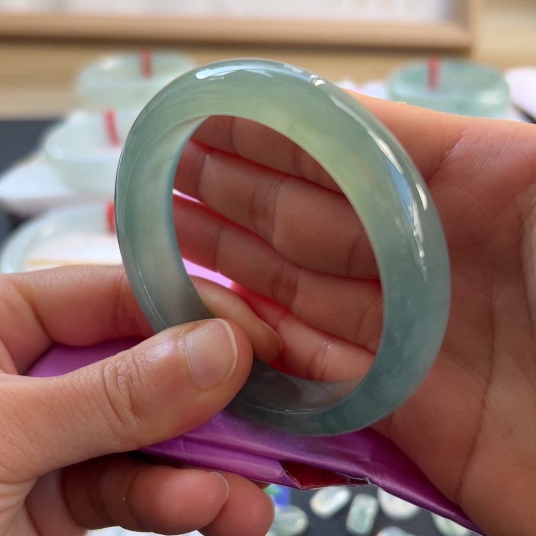 翡翠手镯未镶嵌手镯