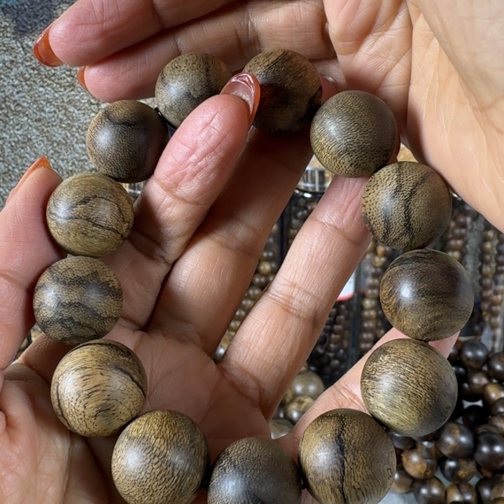 沉香手串皮*王达拉干瘤