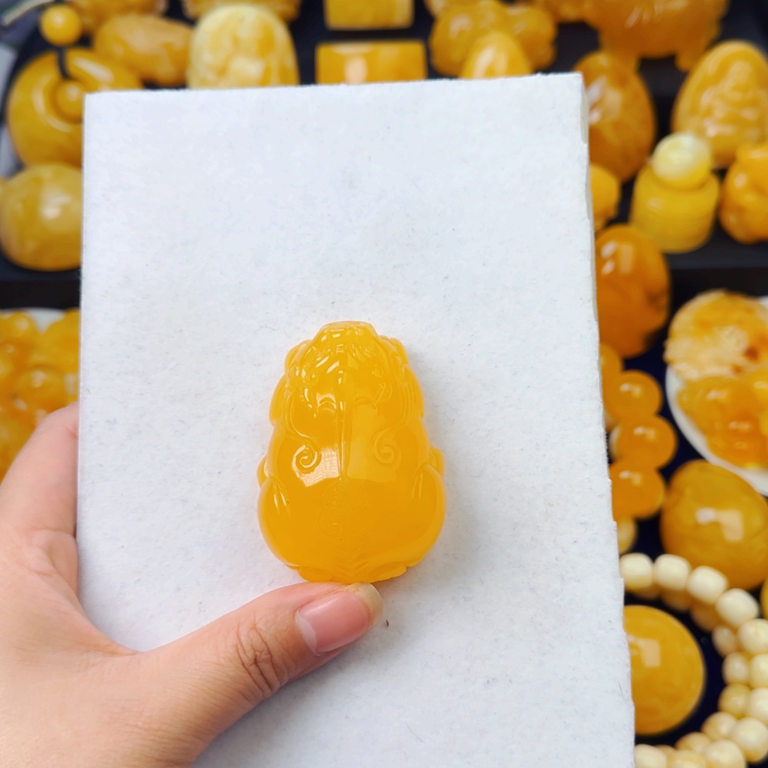 蜜蜡颈饰未镶嵌貔貅吊坠