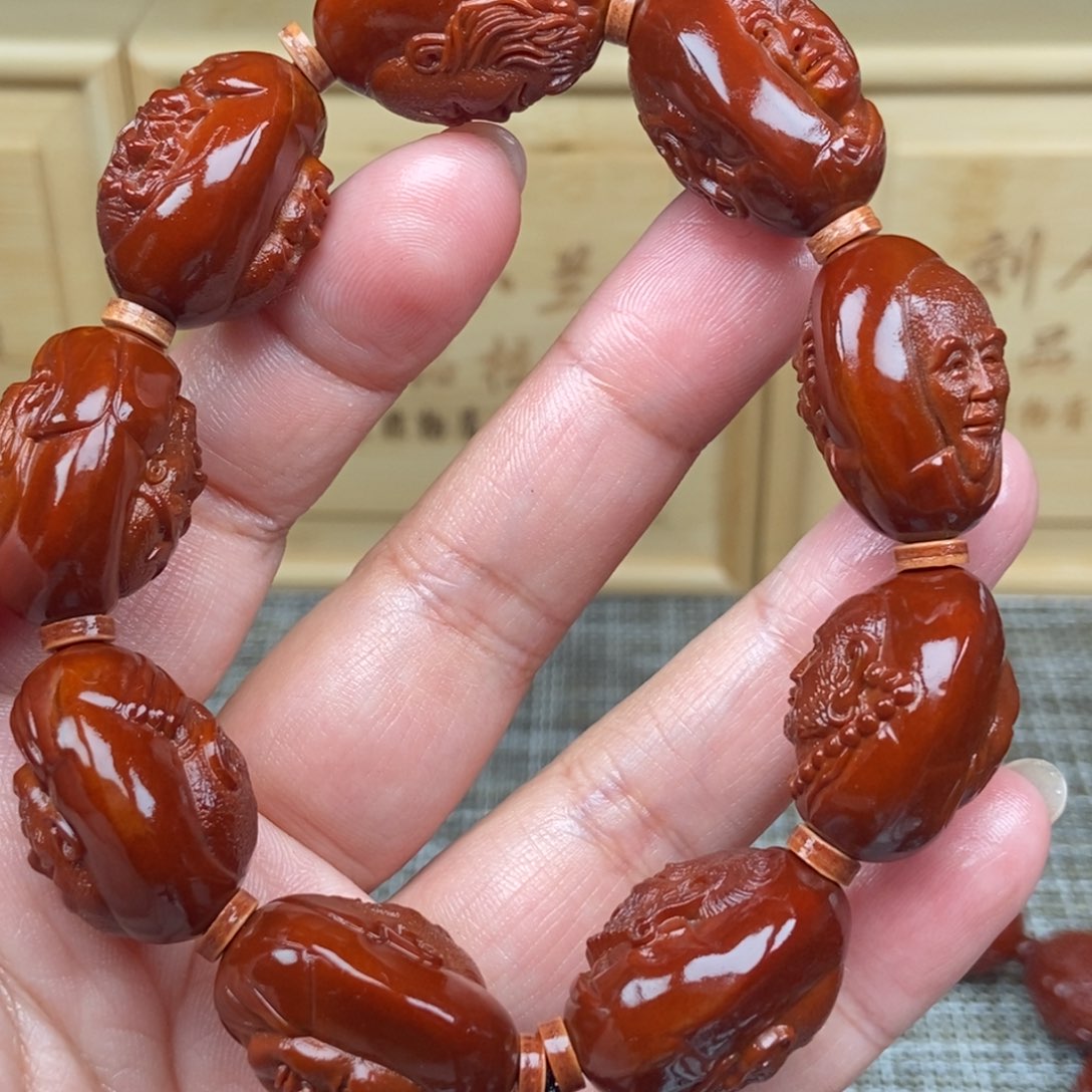 刚***橄榄核吊坠十八罗汉