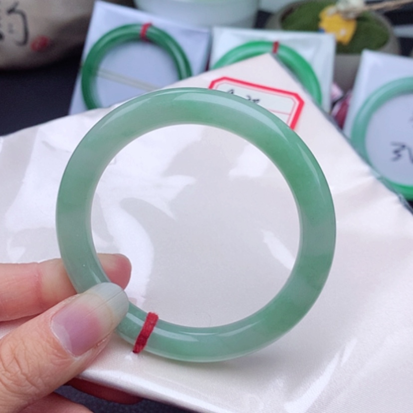 【闪购商品】翡翠手镯未镶嵌           圆条54