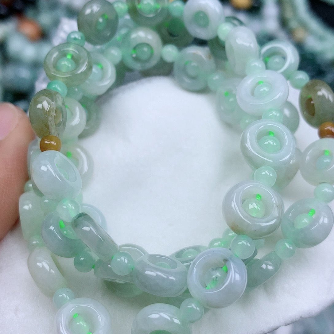 翡翠颈饰未镶嵌珠子