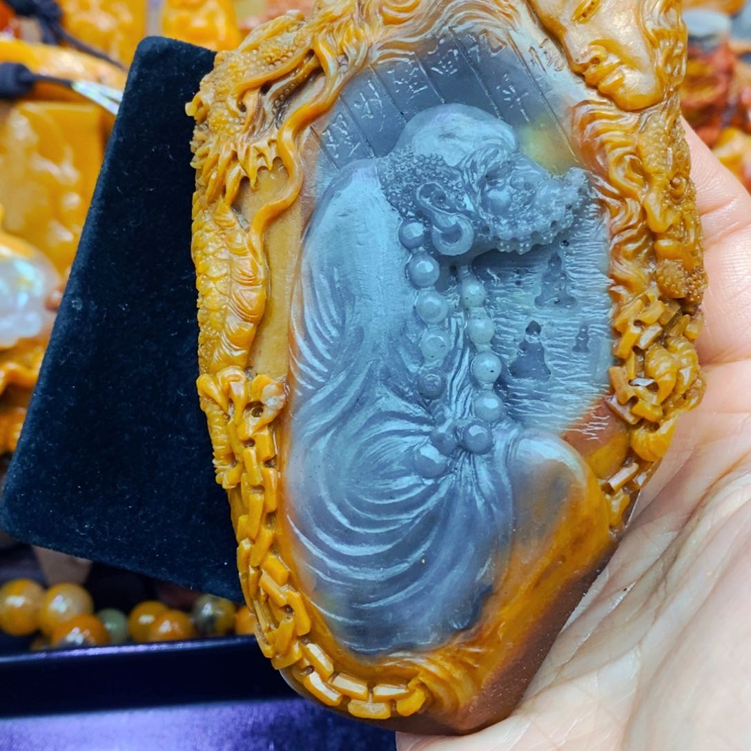 未镶嵌石英质玉（黄龙玉）颈饰