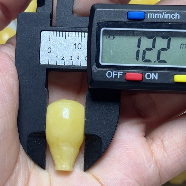 琥珀未镶嵌裸石三通