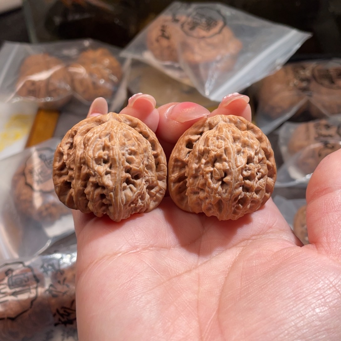 文玩核桃吊坠37白狮子