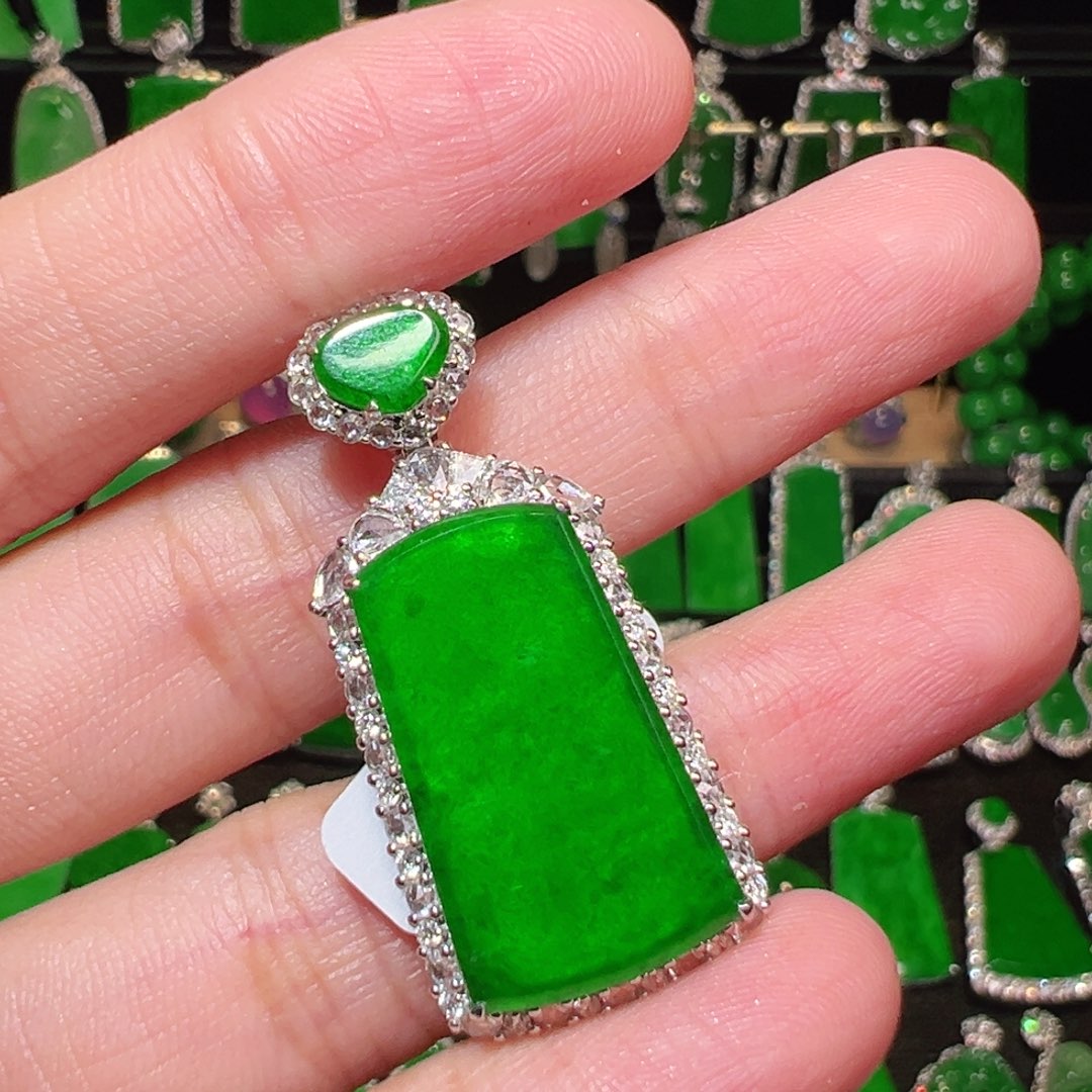 翡翠吊坠(不含链)18K金镶嵌