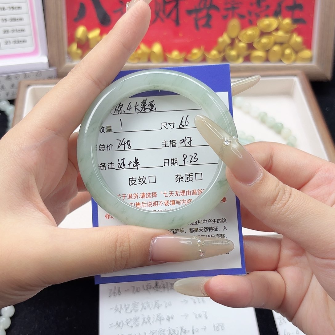 未镶嵌手镯石英质玉