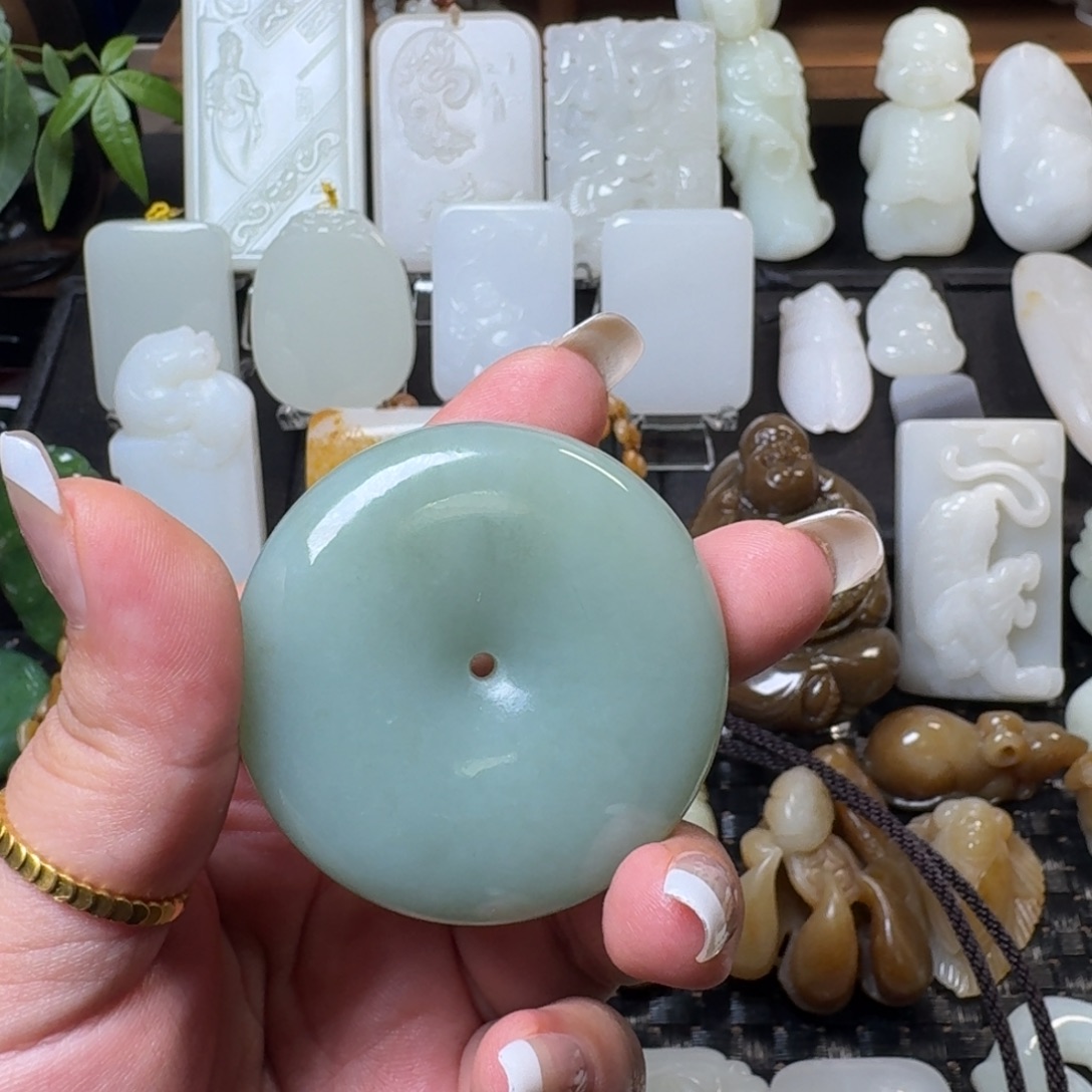 神***民和田玉未镶嵌颈饰