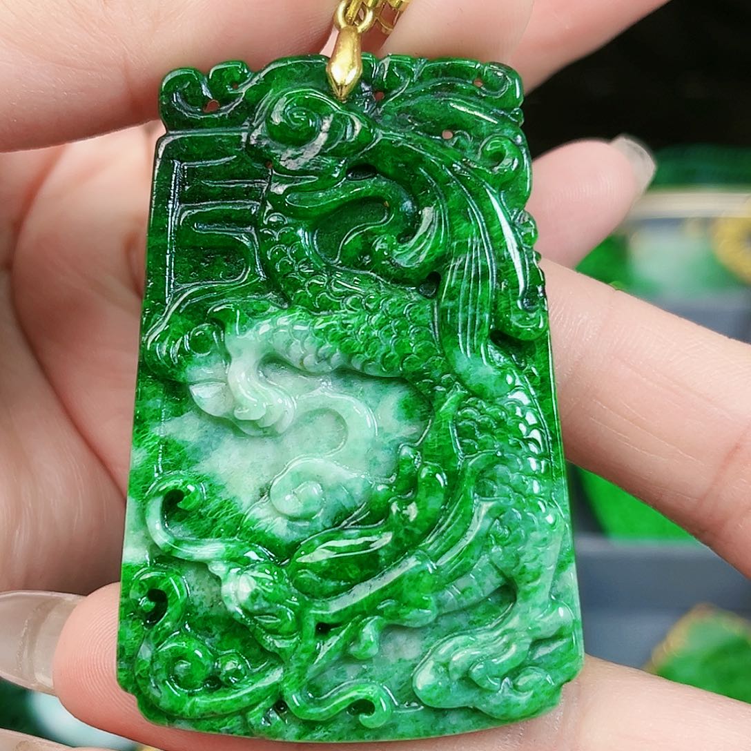 翡翠颈饰未镶嵌吊坠