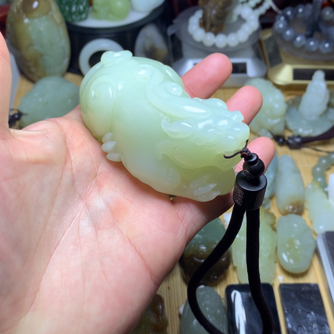 和田玉把件未镶嵌丢**猪