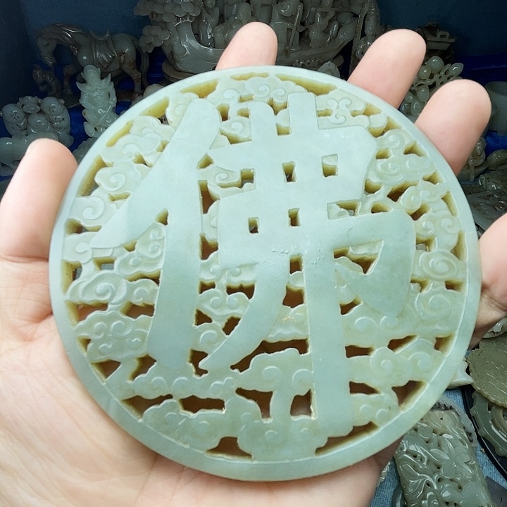 颈饰未镶嵌和田玉（青白玉）