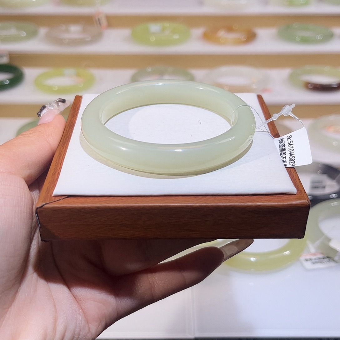 ****-和田玉未镶嵌手镯晴水 楠