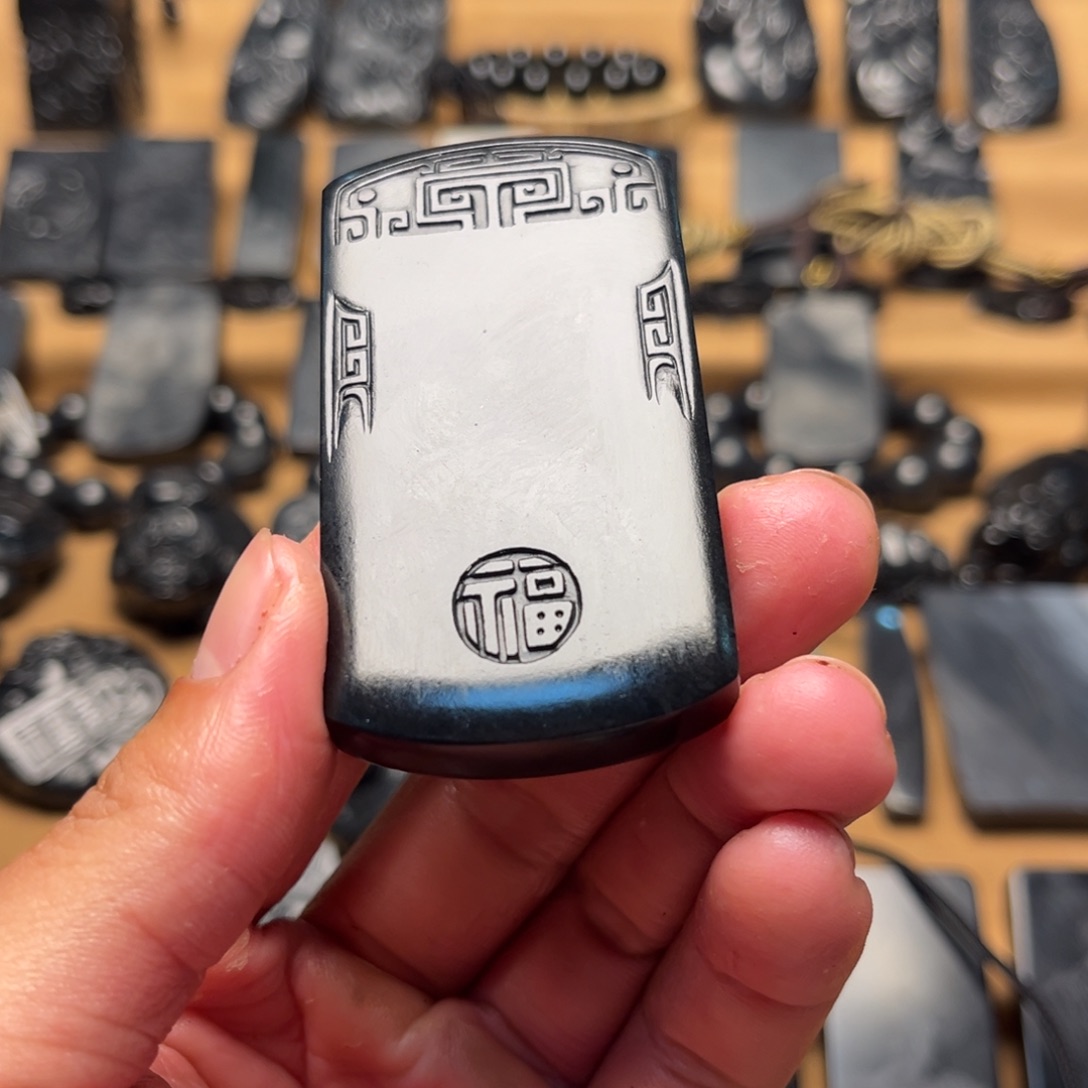 水***芽和田玉（墨玉）未镶嵌手链