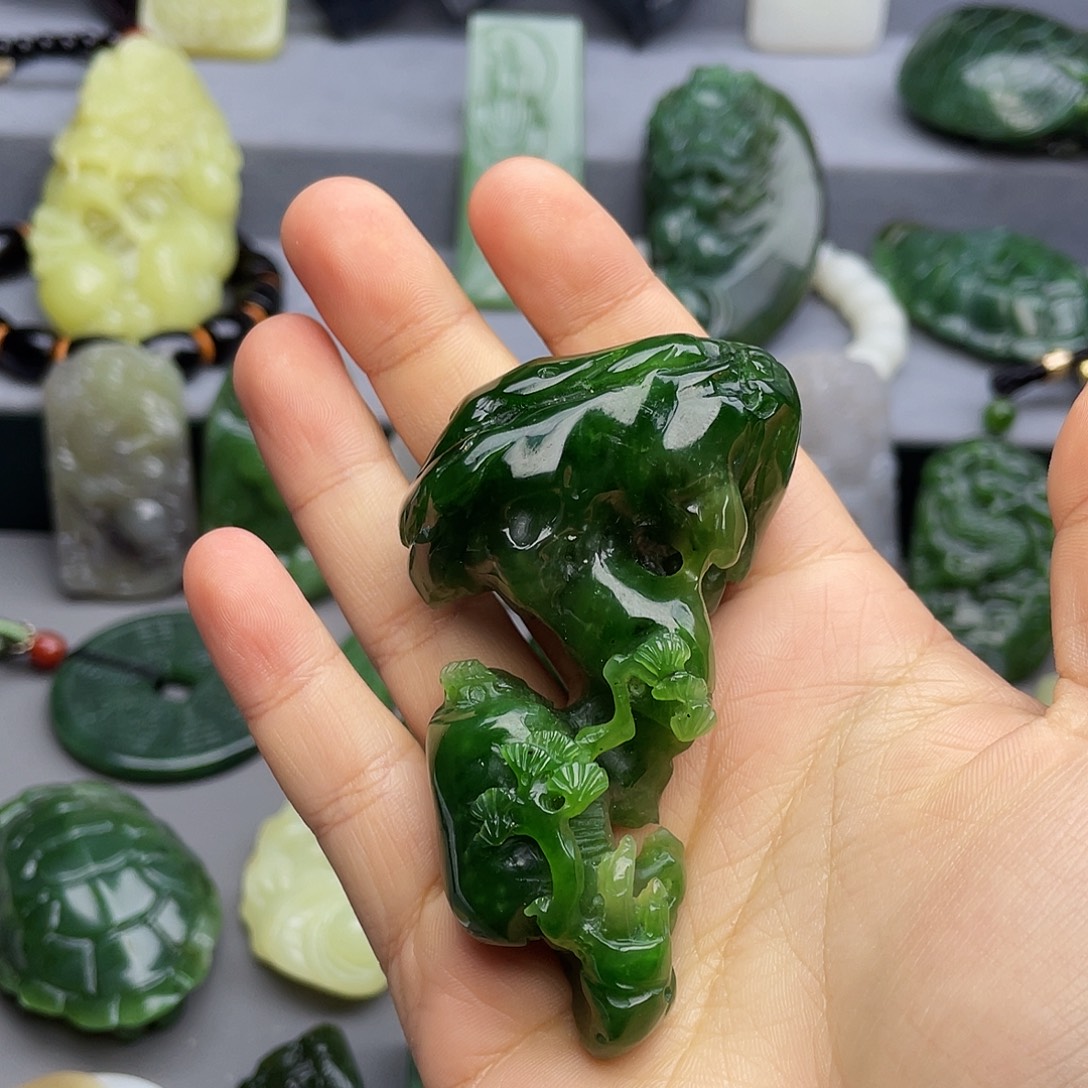 和***风和田玉未镶嵌颈饰