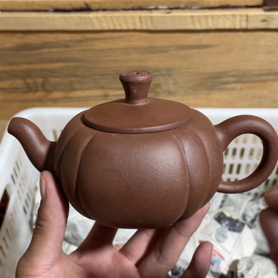 紫砂茶壶老厂紫砂壶一件。