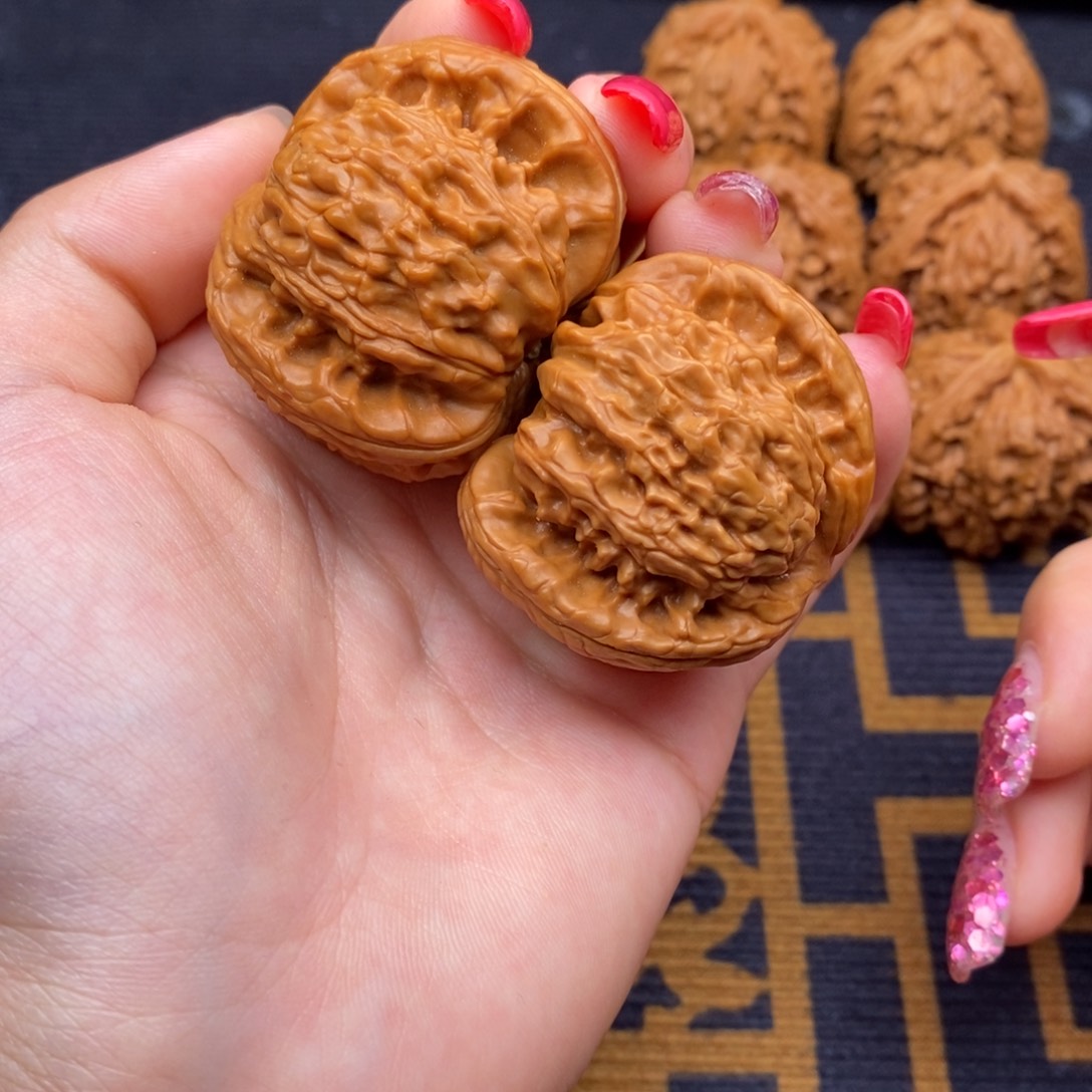 瀚***海文玩核桃吊坠白狮子