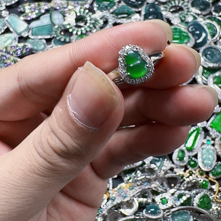 翡翠颈饰未镶嵌天然A货翡翠放漏