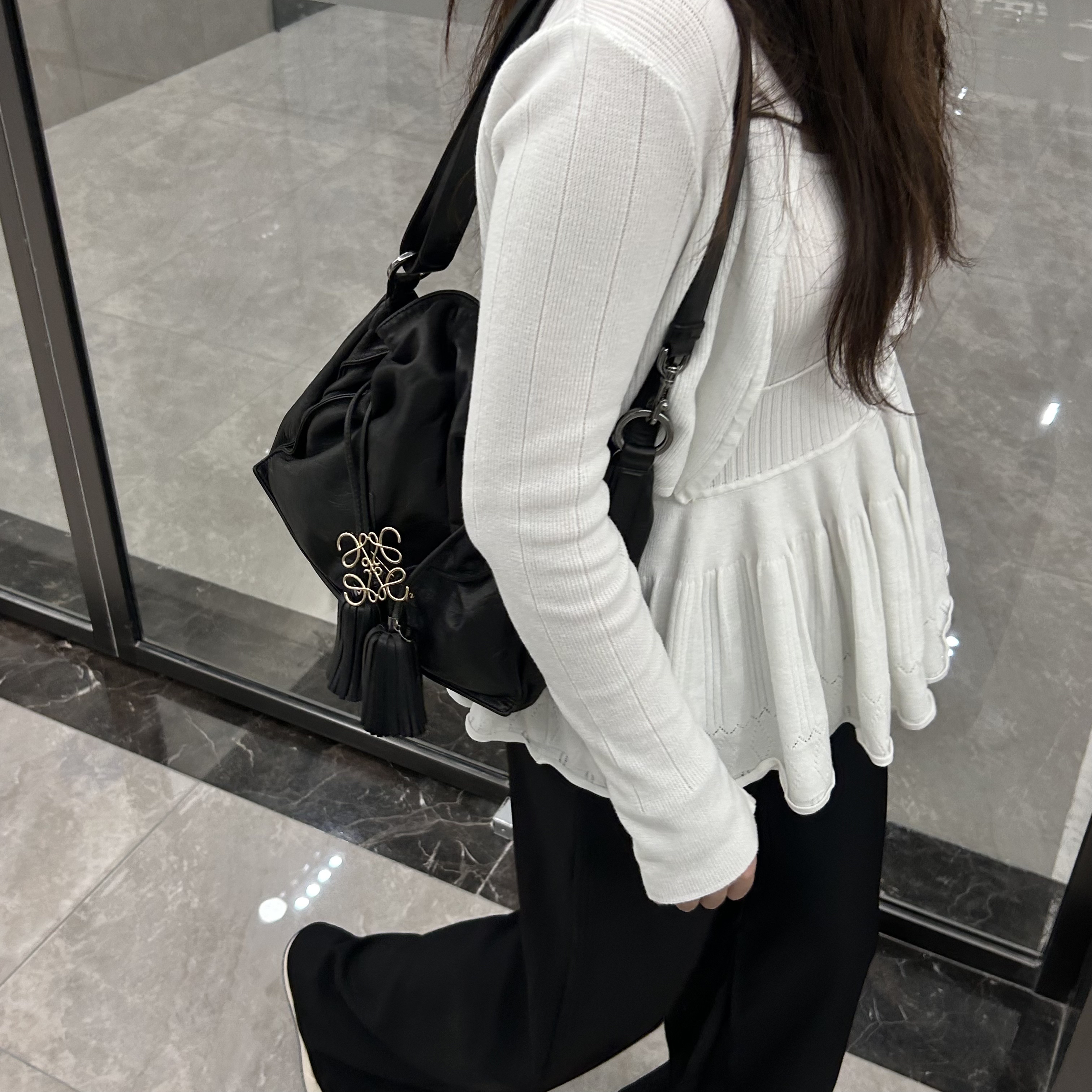 95新 LOEWE/罗意威 黑色福袋包水桶包云朵斜挎包百搭网红