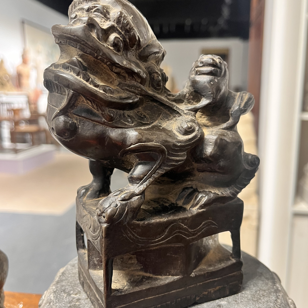 青石案头狮 品相完好，高16